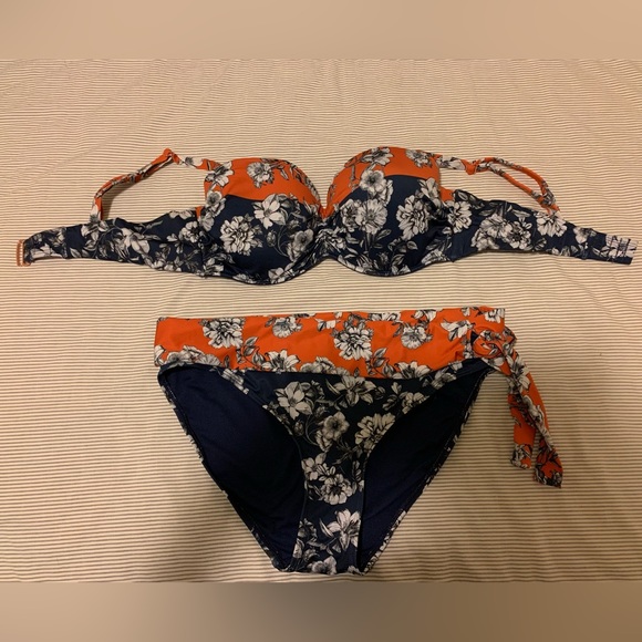 2 Bikini Sets, Plus Bonus Top - Picture 3 of 9